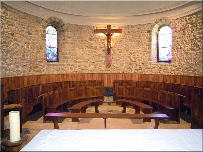 Eglise-Saint-Pierre-Saint-michel-de-Chaillol.jpg