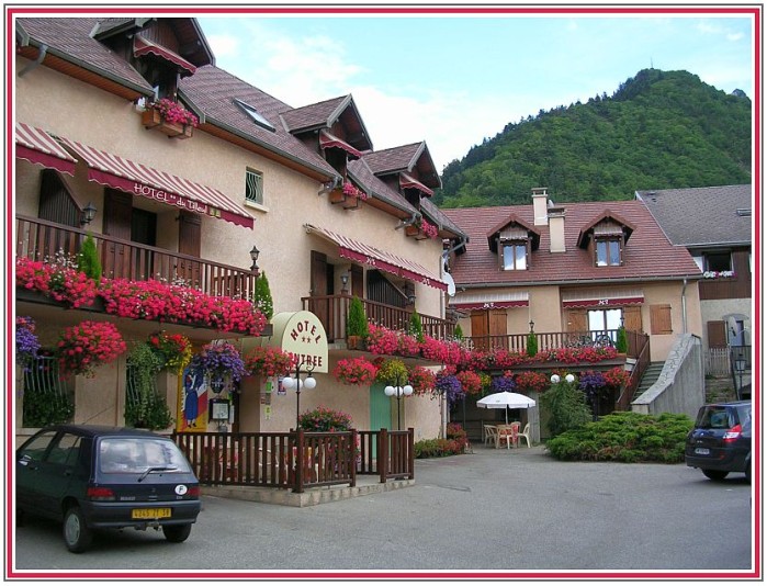 Hotel-du-Tilleul-a-Corps.jpg