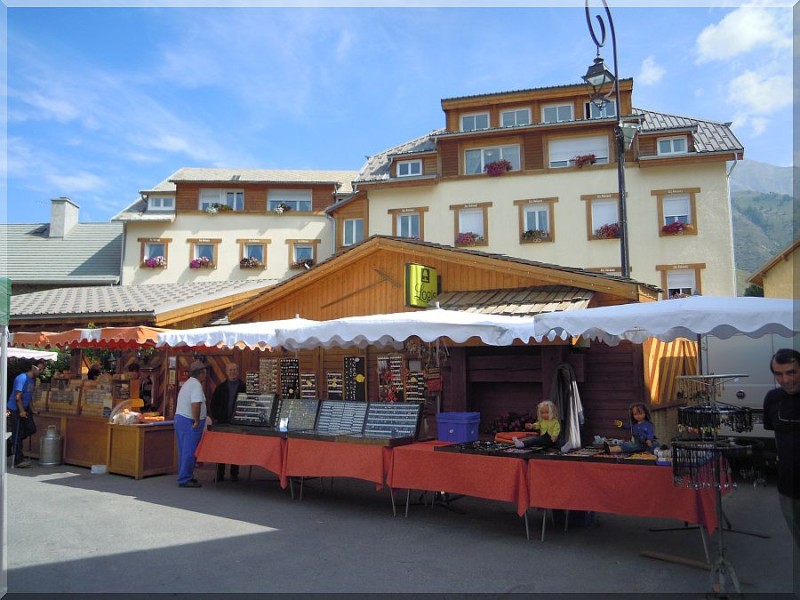 Le marché d'Ancelle-copie-1