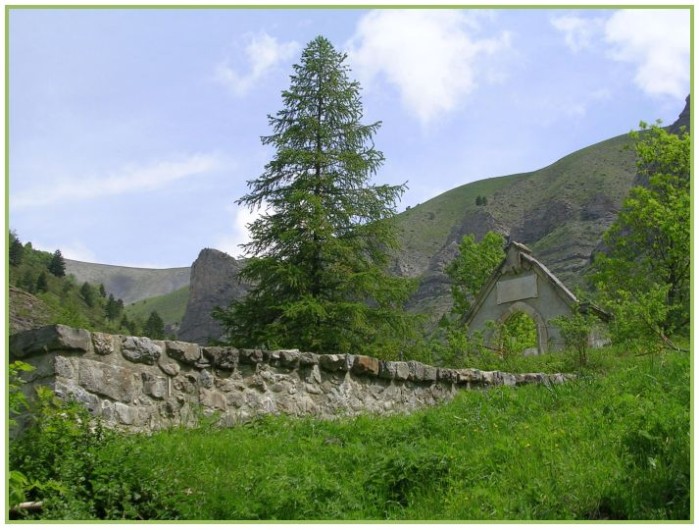 photo-Chaudun--cimetiere-et-memorial.jpg