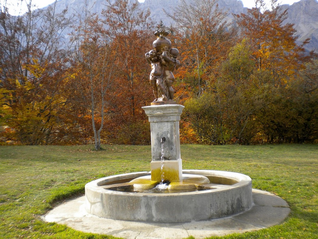Fontaine chapelle Poligny